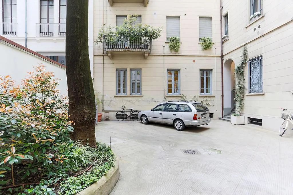 The Best Rent - Characterful Two-Bedroom Flat Steps From Palestro Milan Italy