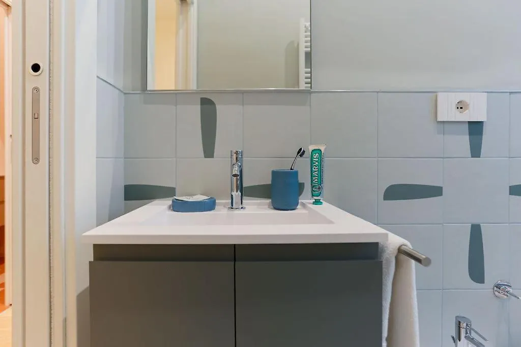 The Best Rent - Characterful Two-Bedroom Flat Steps From Palestro Milan 0*,  Italy