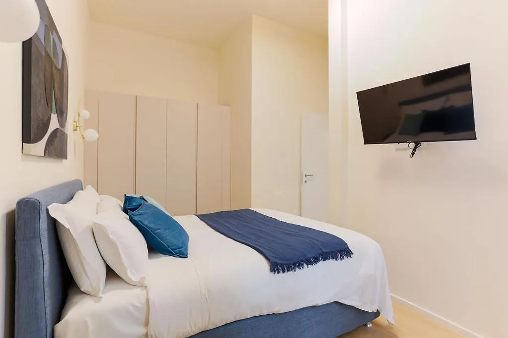 Apartment The Best Rent - Characterful Two-Bedroom Flat Steps From Palestro Milan Italy